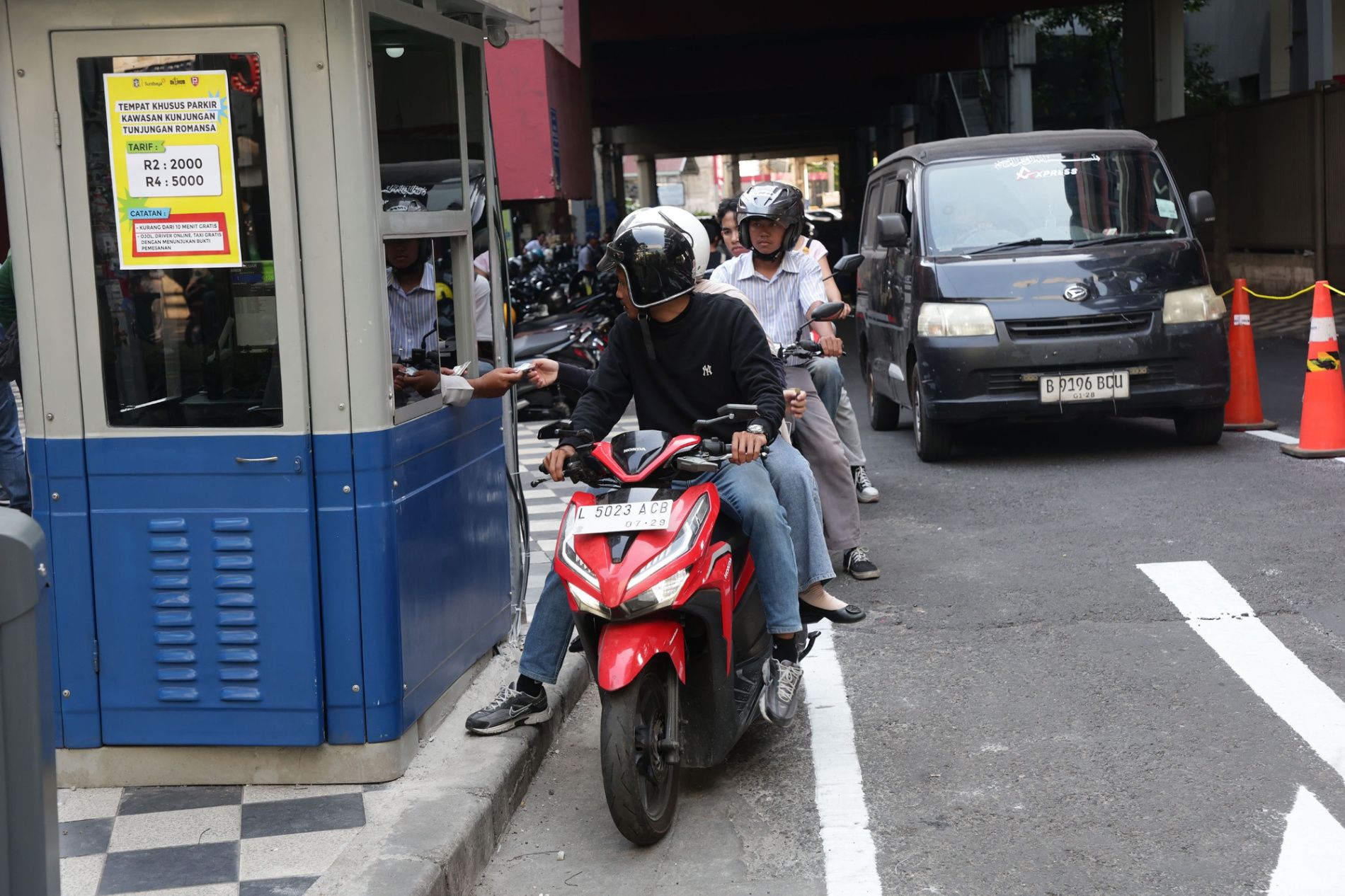 Pemkot Surabaya Terapkan Parkir Portal dan Non Tunai di Kawasan Wisata Tunjungan Romansa