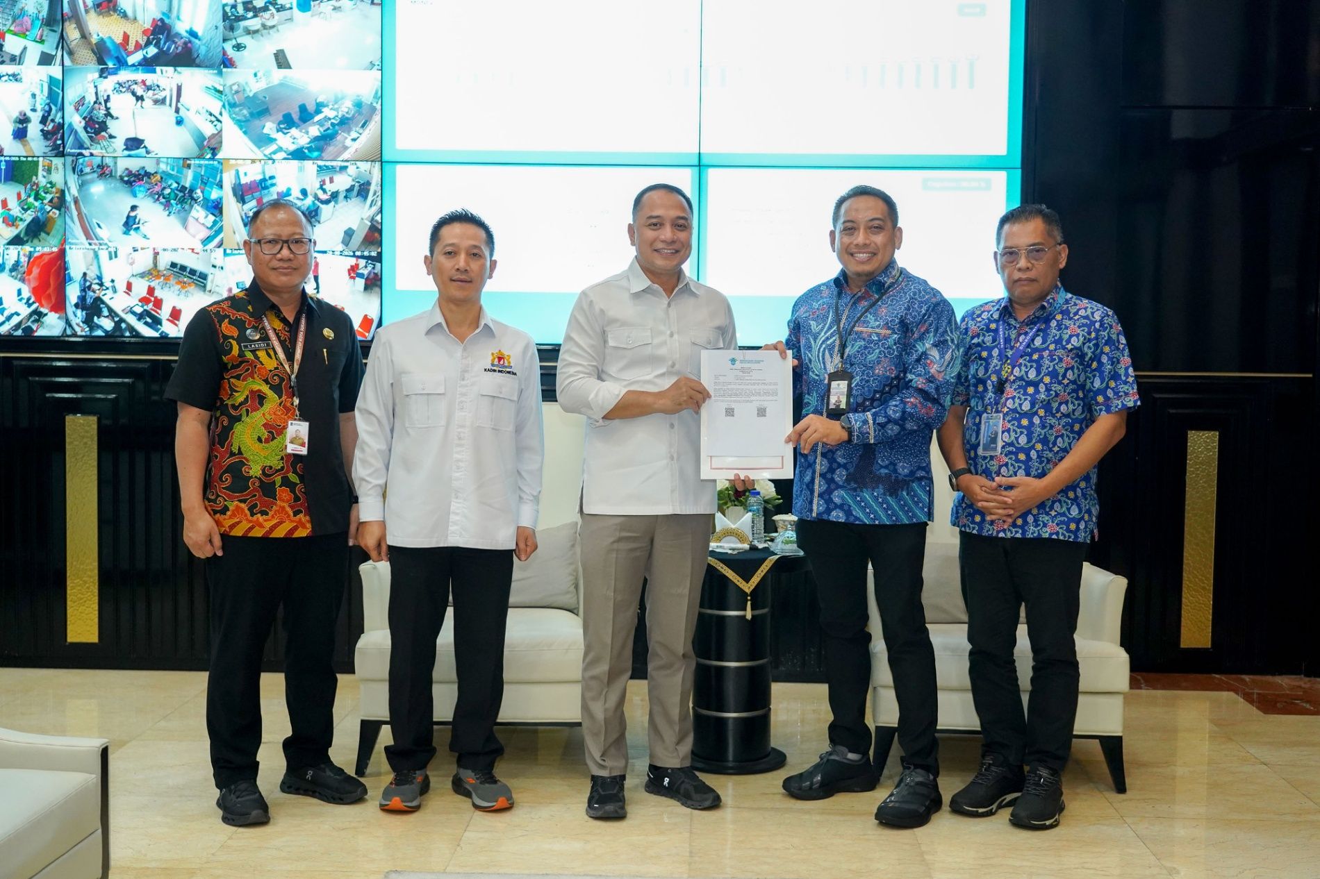 Sambut Tim Kementerian Investasi, Wali Kota Eri Paparkan Inovasi Perizinan Digital Surabaya