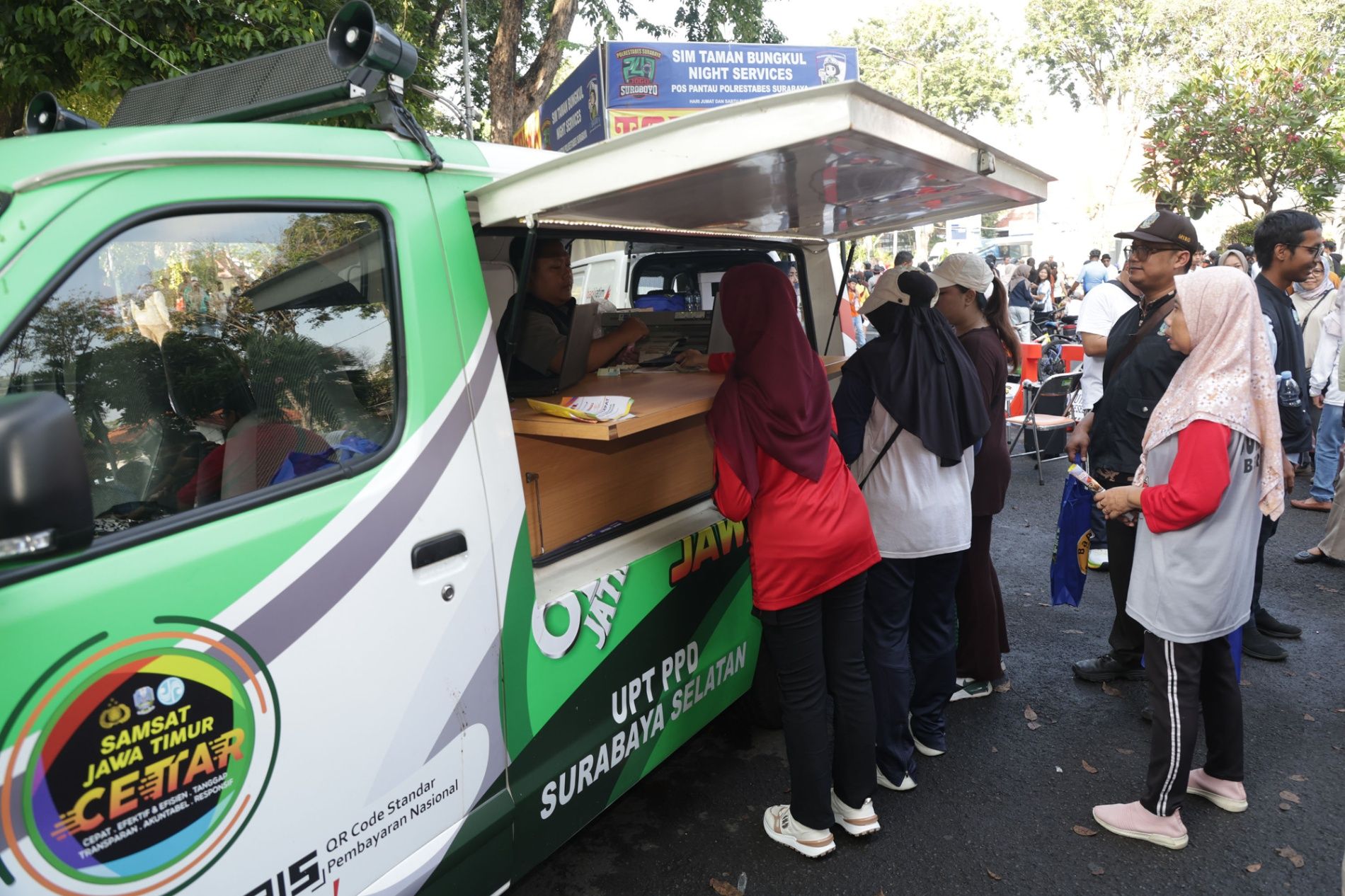 Pemkot Permudah Pembayaran Pajak Kendaraan, Layanan ATM Samsat QRIS Tersedia di 5 UPTB Surabaya