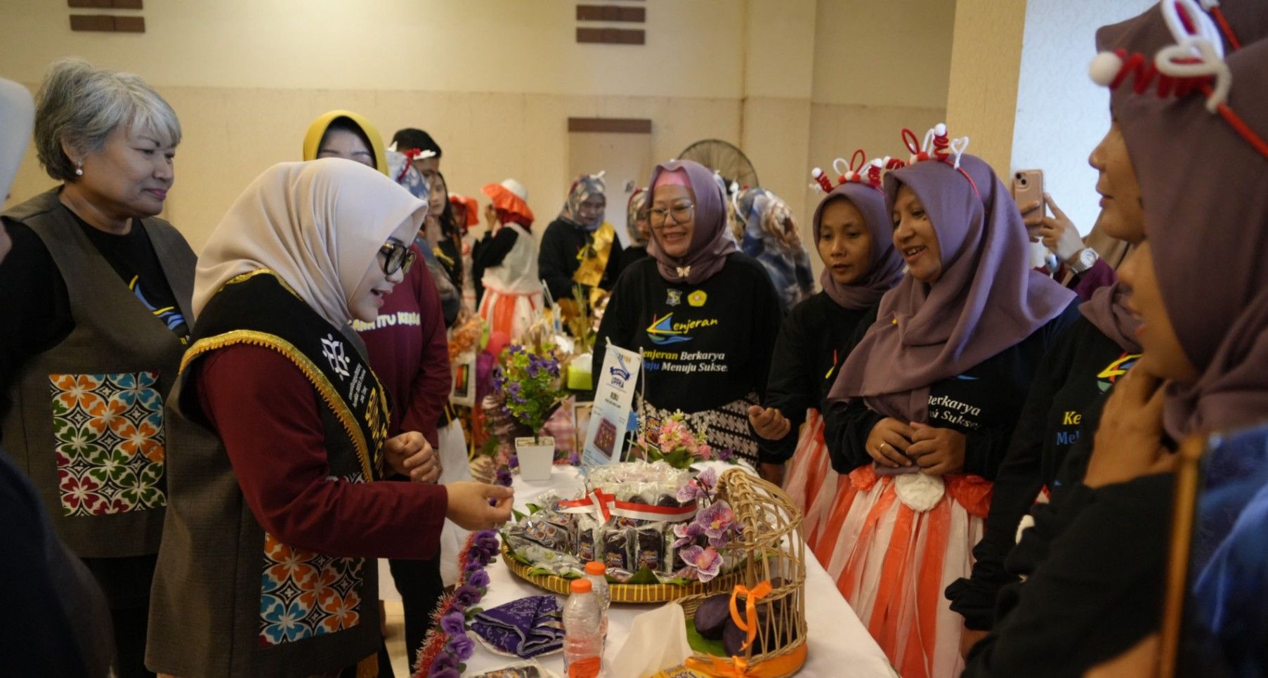 UPPKA Kenjeran Unjuk Produk, Wali Kota Eri Cahyadi Apresiasi 10 Tahun Pendampingan UPN Veteran Jatim