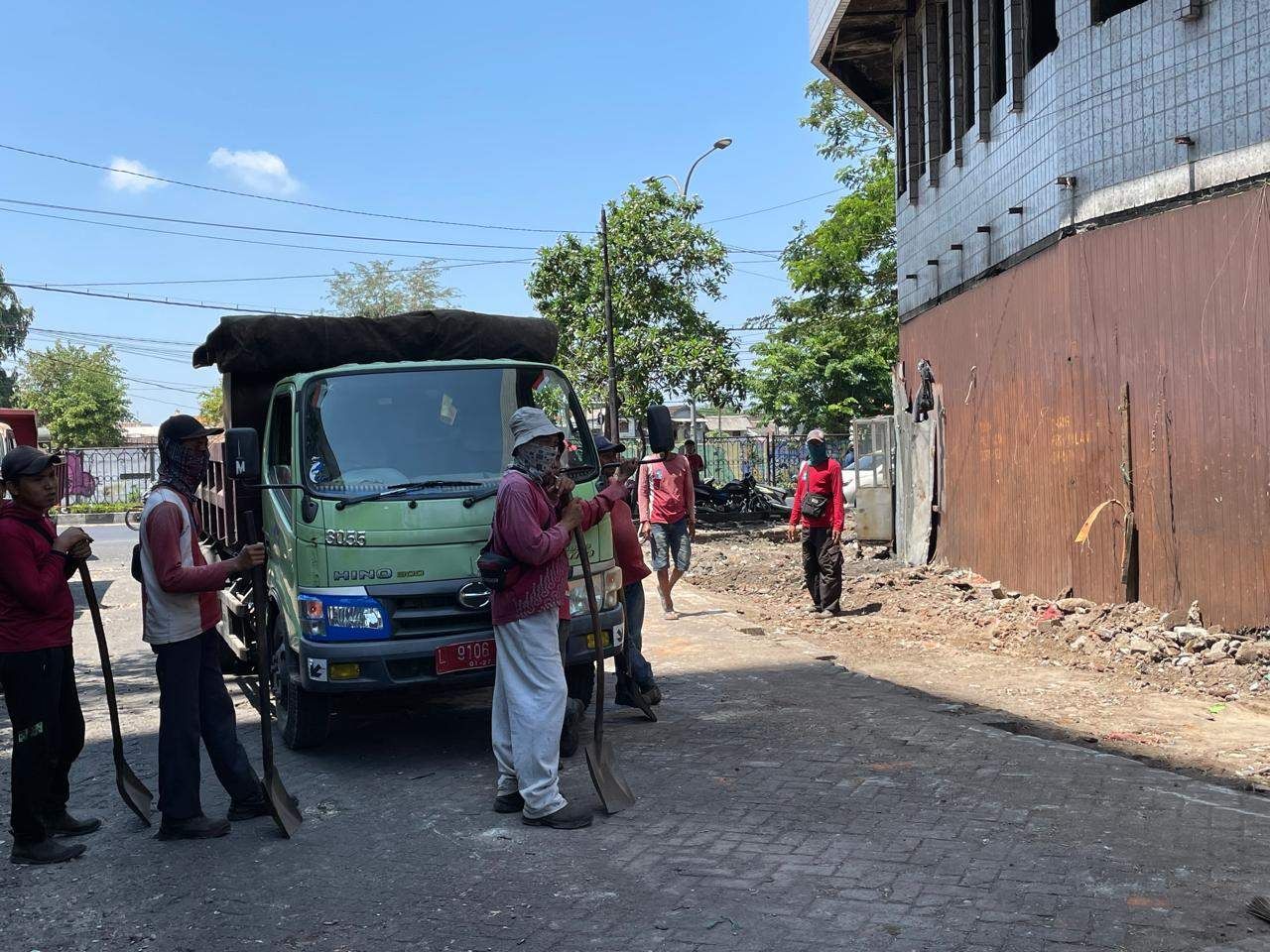 Buka Akses U-Turn Lebih Aman di Wonokromo, Pemkot Surabaya Relokasi 43 Pedagang Pasar Tumpah