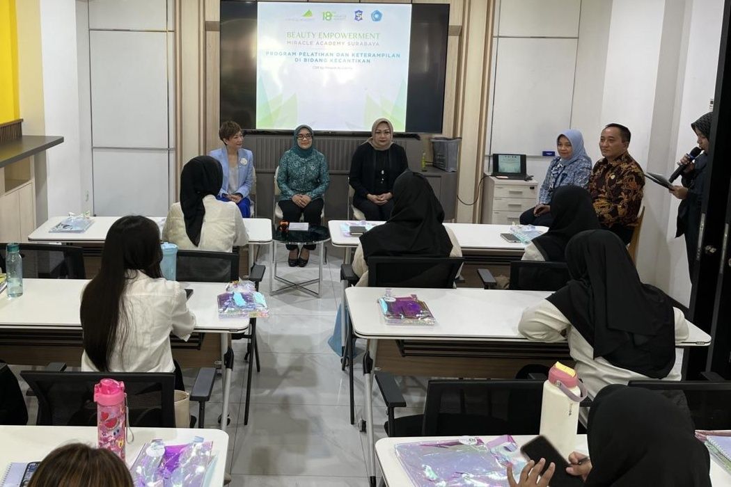 54 Warga Surabaya Dibekali Skill Perawatan Wajah, Disiapkan Jadi Pelaku Usaha Mandiri