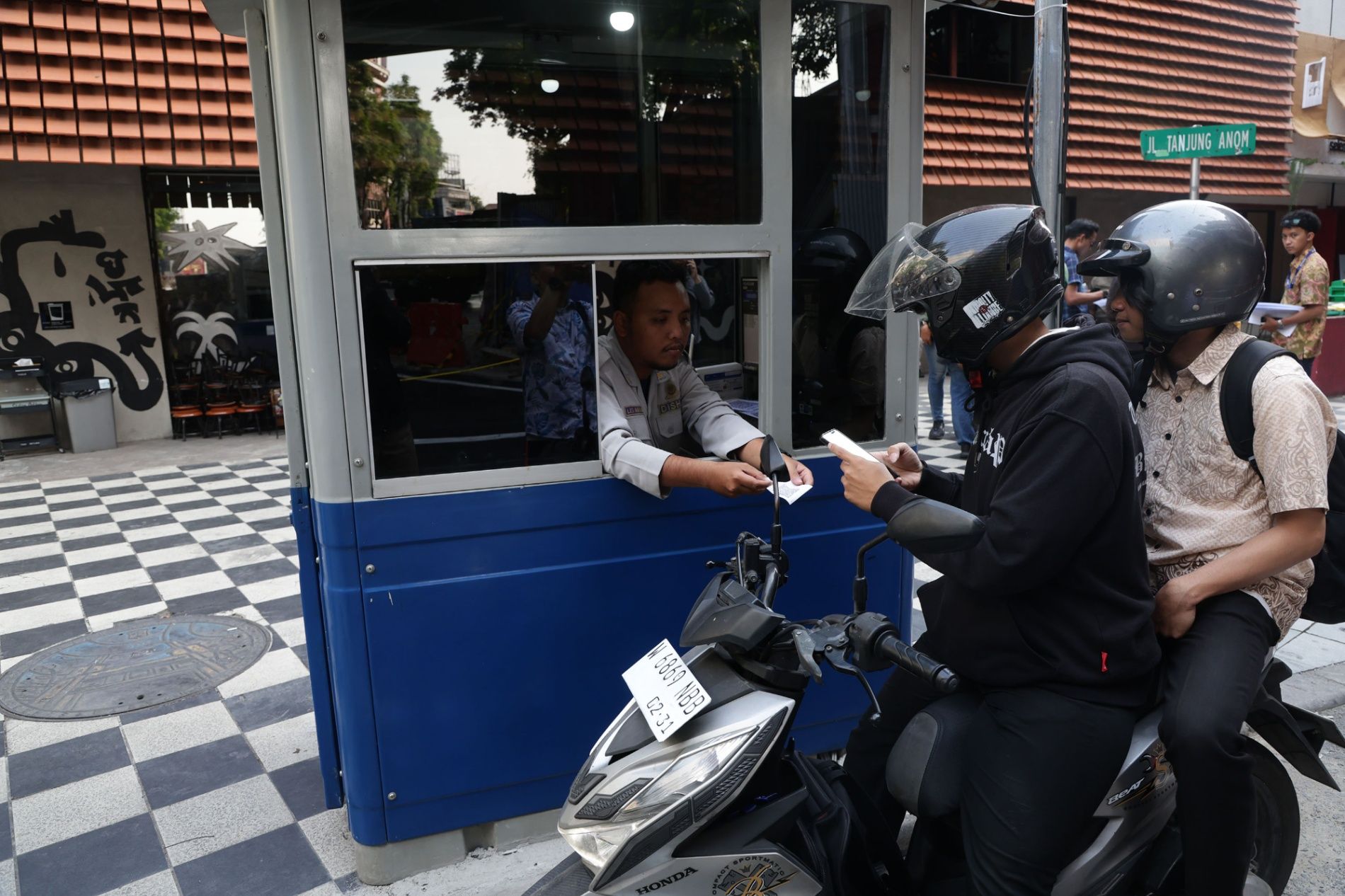 Digitalisasi Parkir Tanjung Anom Surabaya Dongkrak Pendapatan hingga Rp80 Juta per Bulan