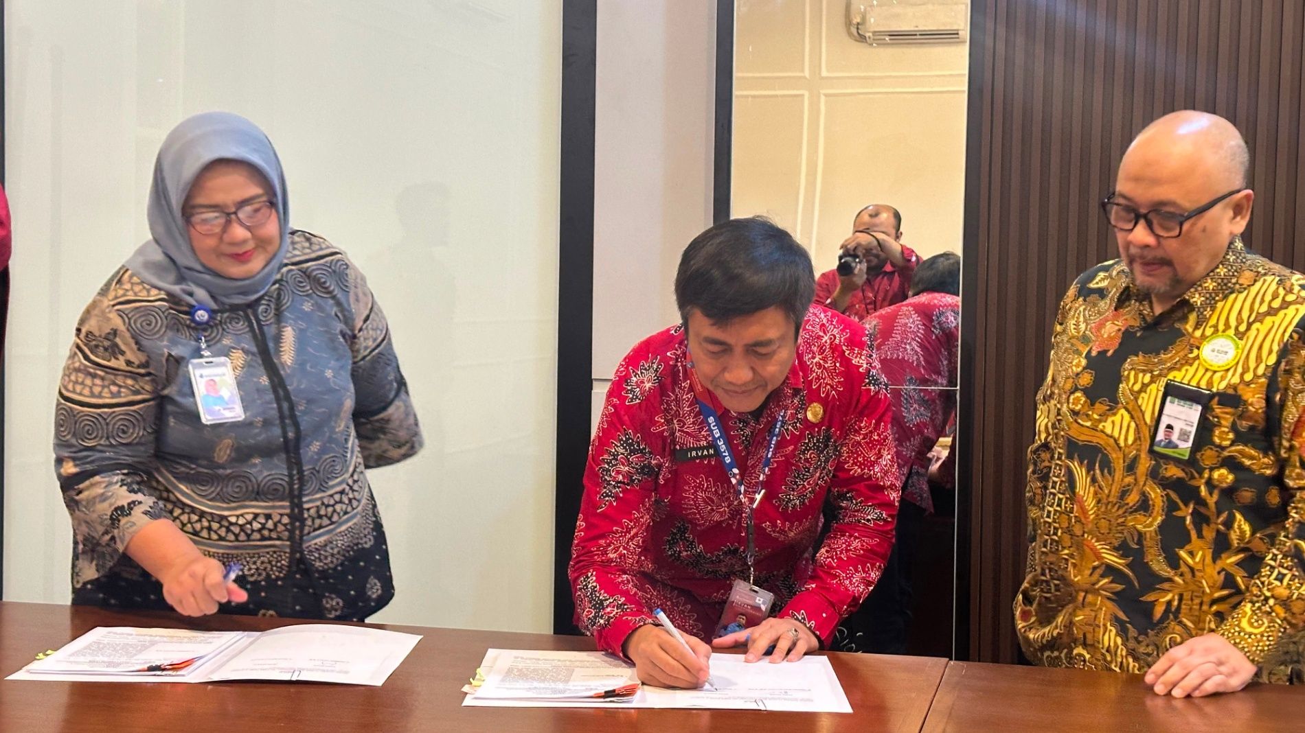 Inovasi Bunda Jelita Disdukcapil Surabaya Permudah Urus Akta Kelahiran-KK dan KIA