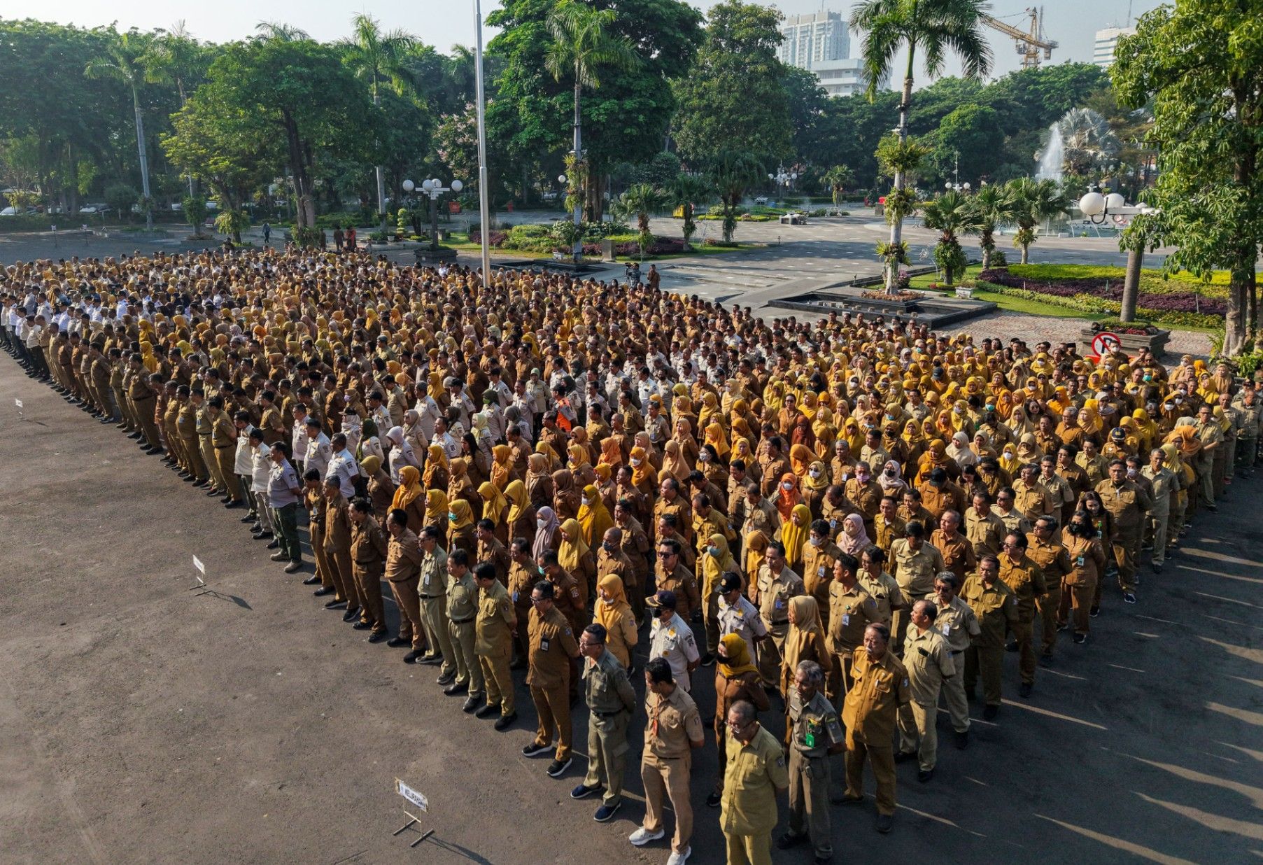 Wali Kota Eri Minta ASN Surabaya Turun Lapangan, Tentukan Penerima Bansos Bersama Warga 