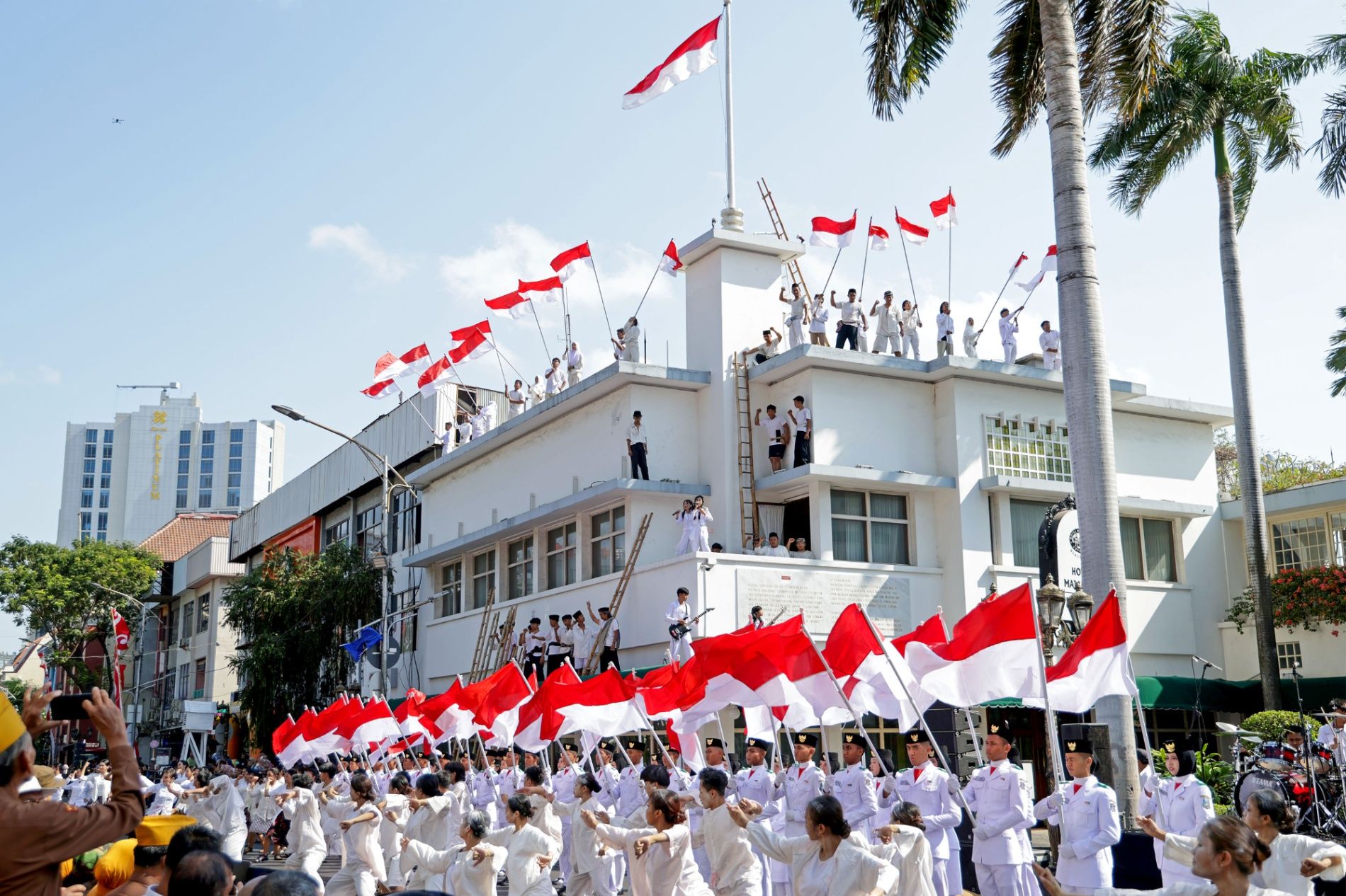 Opera Kolosal "Merah Putih Bertanya" Meriahkan Refleksi Perobekan Bendera 2026 di Jalan Tunjungan