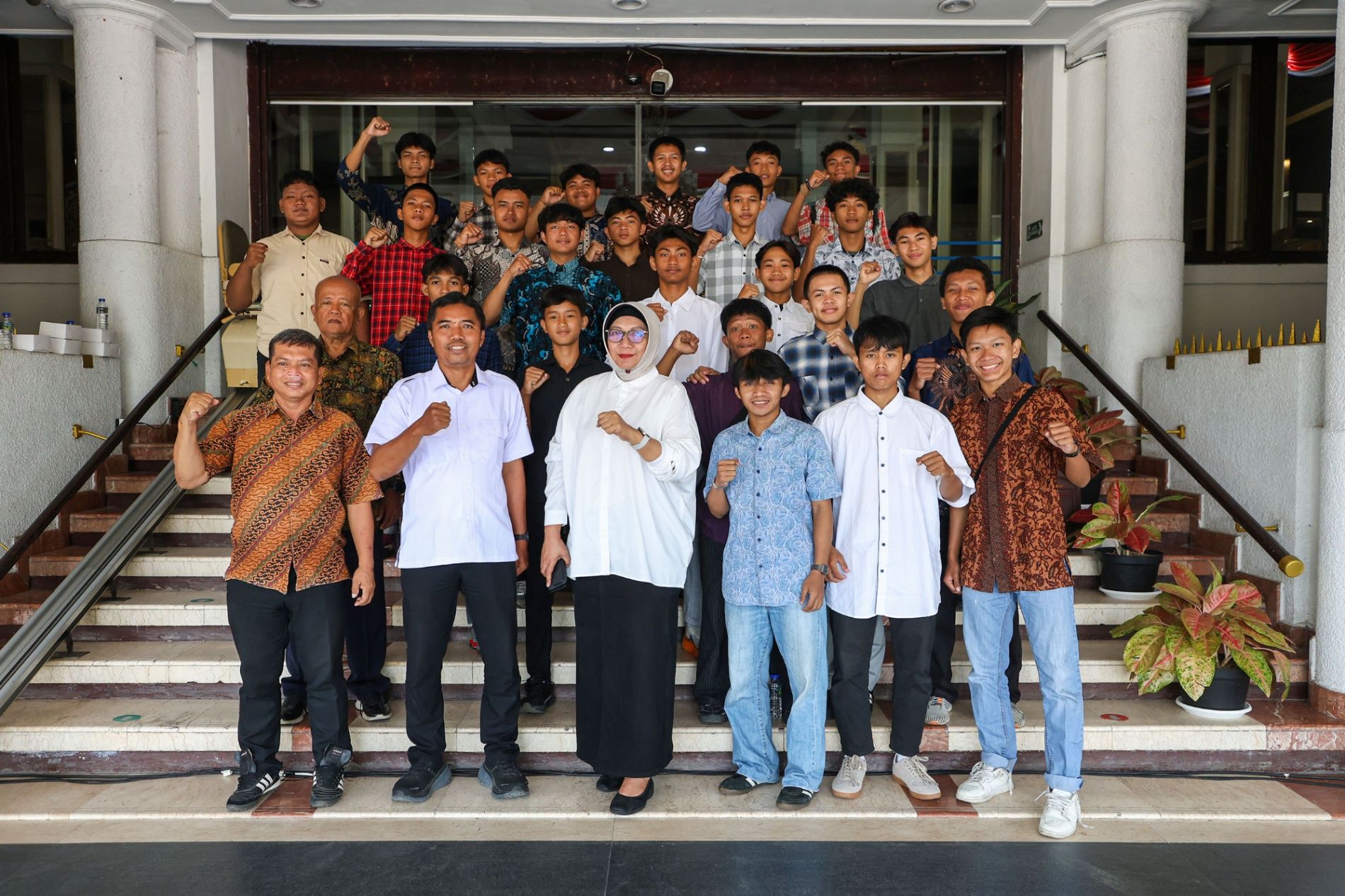 Pemkot Surabaya Lepas Puluhan Atlet Street Soccer Berlaga di Jakarta