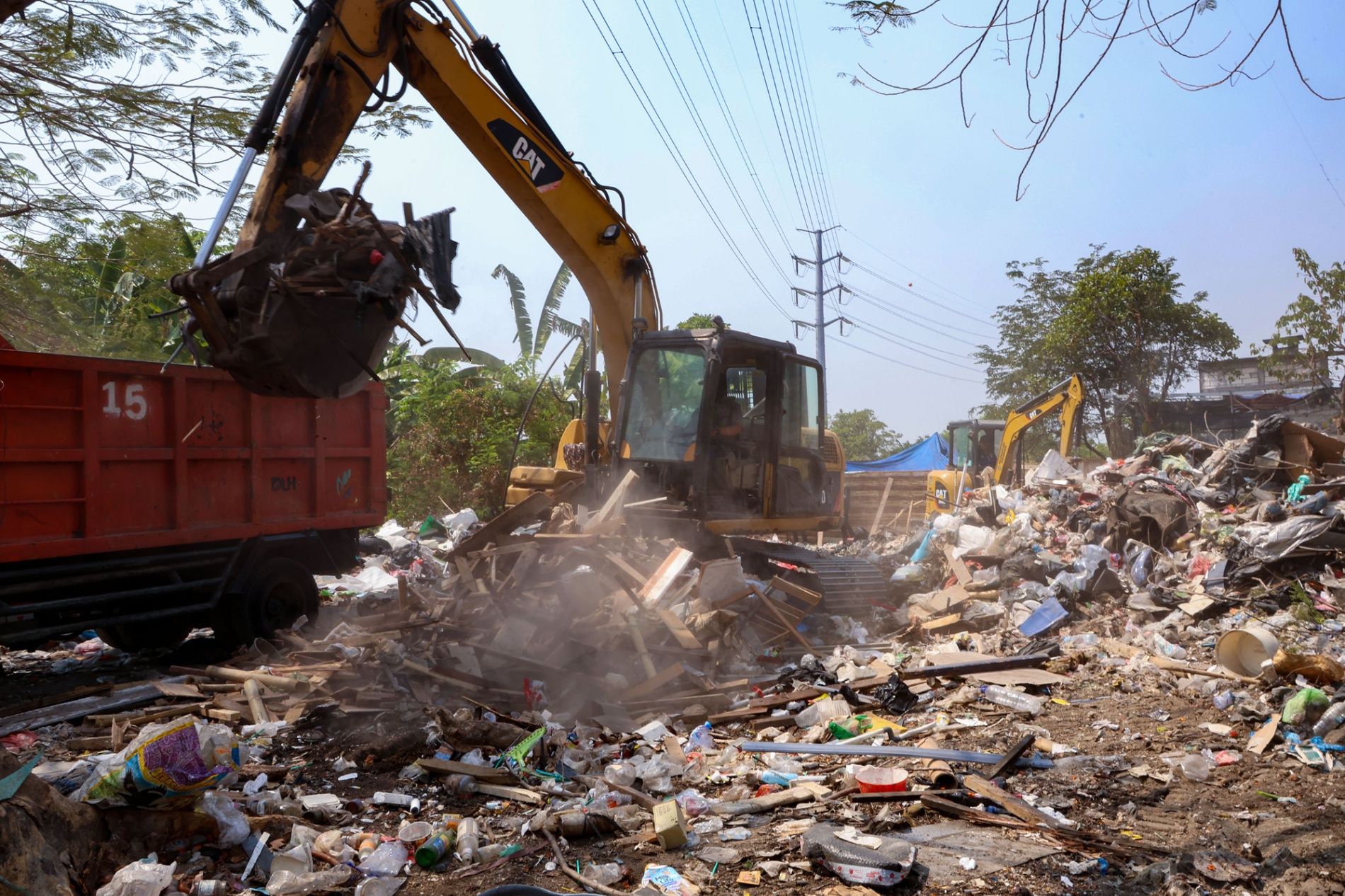 Pemkot Surabaya Tertibkan Aktivitas Pengelolaan Sampah Ilegal di 7 Tanah Aset