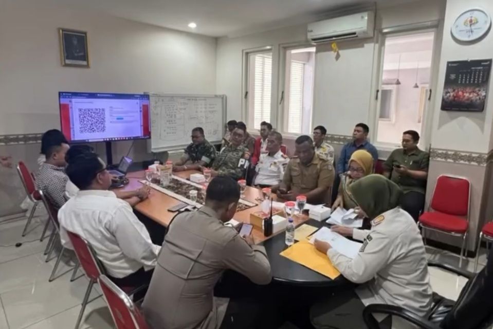Pemkot Surabaya dan Satgas Anti-Preman Tindak Tegas Dugaan Pungli Jalan Romokalisari, Gardu Dibongkar