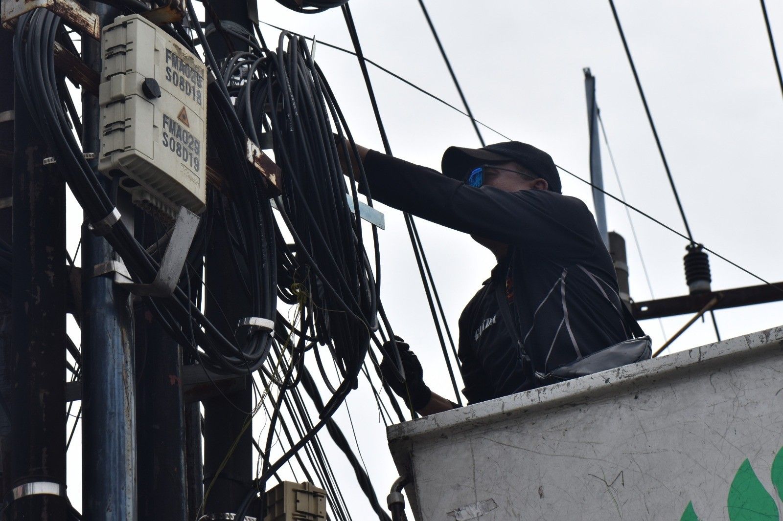 Pemkot Surabaya Rutin Tertibkan Kabel Ilegal, Provider Wajib Berizin
