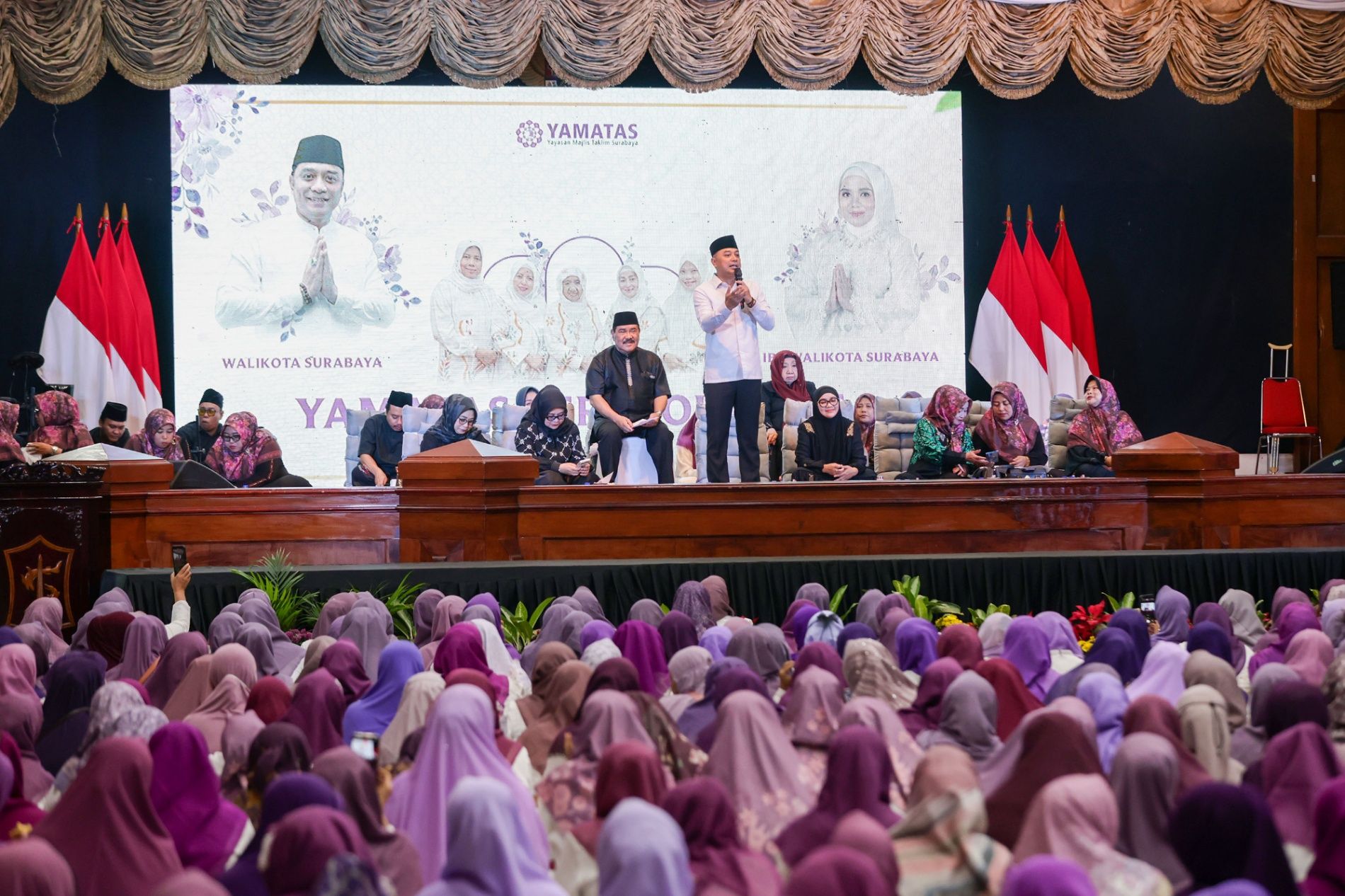 Peringati Maulid Nabi, Wali Kota Eri Ajak Majelis Taklim Perkuat Edukasi Keluarga untuk Pembangunan Surabaya