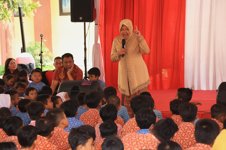 Beri Pengarahan Pelajar, Wali Kota Risma: Satu Anak pun Berharga Bagi Negara Ini!