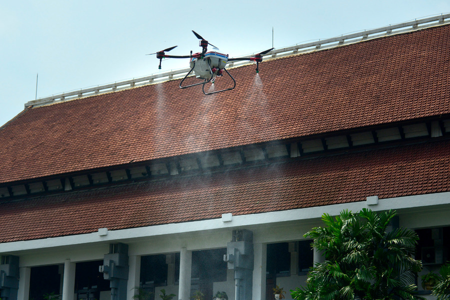 Pemkot Kembali Semprot Cairan Disinfektan Manfaatkan Teknologi Drone