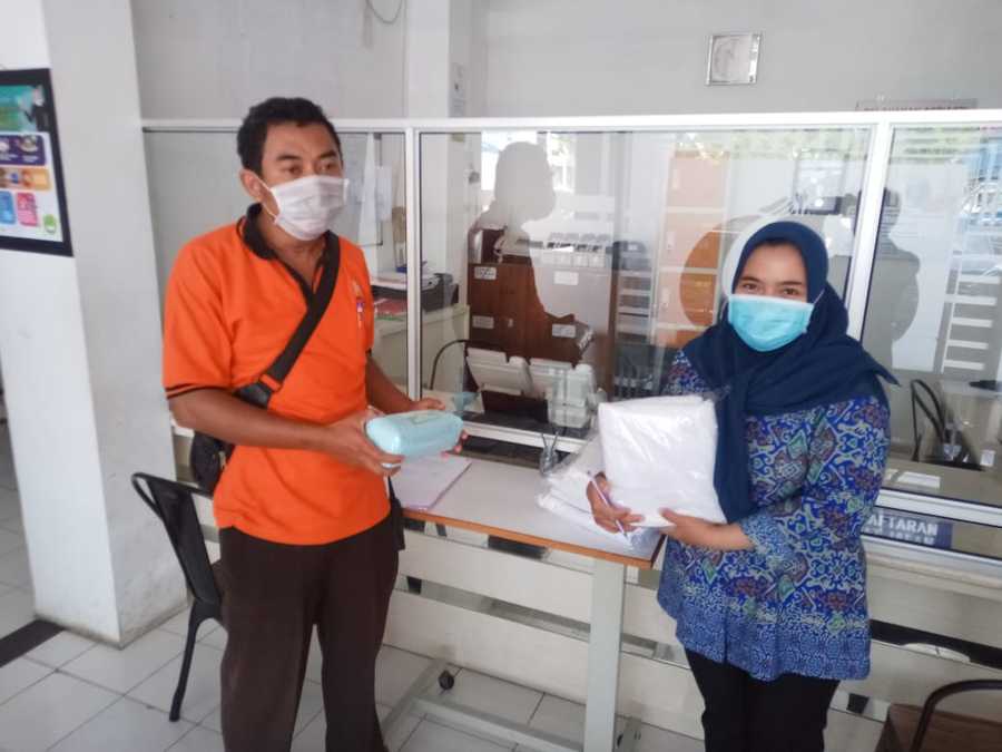 Terus Beri Perhatian Rumah Sakit, Wali Kota Risma Kirim Kain Kafan dan Kapas