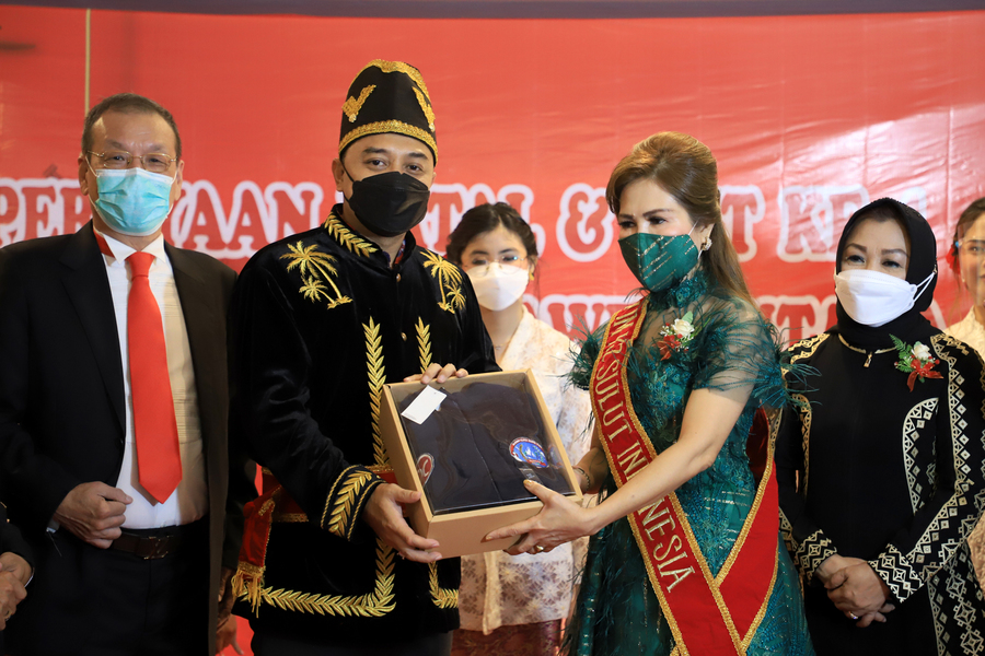 Terima Anugerah Gelar Kehormatan dari Sulawesi Utara, Wali Kota Eri Ingatkan Toleransi Beragama