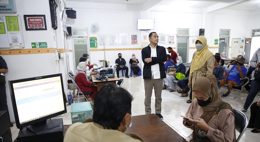 Cek Layanan Kesehatan di Puskesmas, Wali Kota Eri Cahyadi: Sistem Antrean Harus Dibenahi!