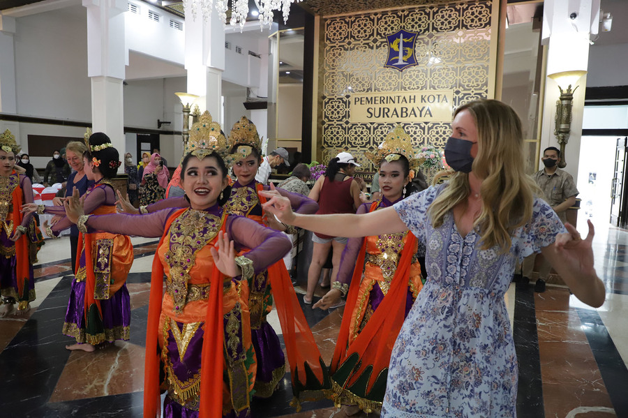 Wisatawan Kapal Pesiar Terpesona dengan Destinasi Wisata Surabaya