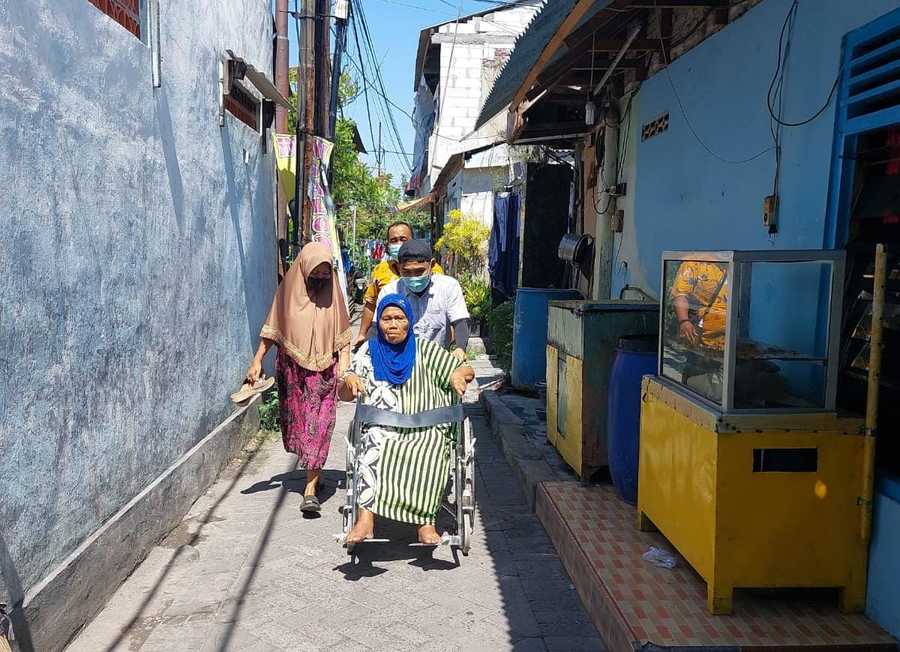 Hidup Sebatang Kara, Pemkot Surabaya Rawat Nenek Kartiyem di Griya Werdha