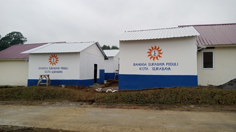 Bangga Surabaya Peduli Salurkan 14 Unit Huntara untuk Warga Terdampak Erupsi Semeru