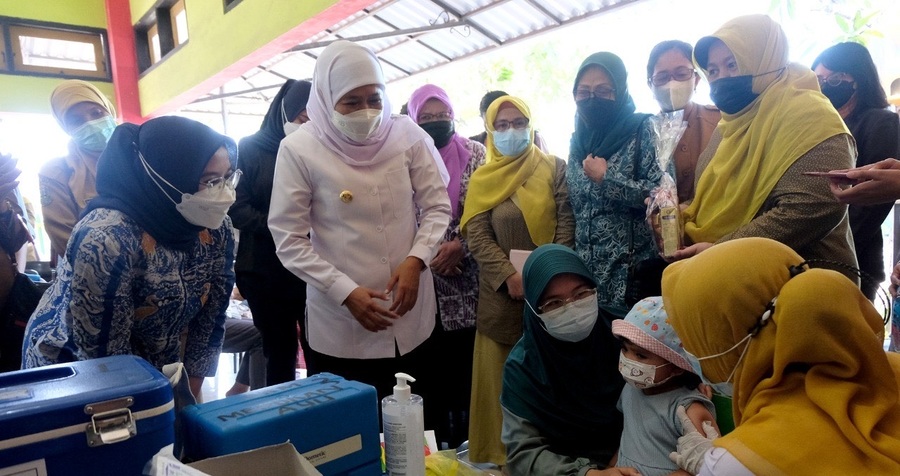 Ketua TP PKK Rini Indriyani Dampingi Gubernur Khofifah Tinjau Percepatan BIAN di Kota Surabaya