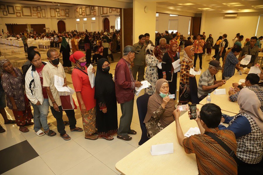 Selain BLT, 1.118 Warga Miskin di Kota Surabaya Diberi Bantuan Peralatan Usaha