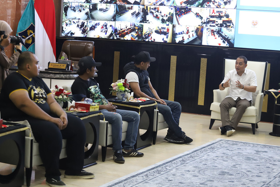 Lindungi Suporter, Wali Kota Eri Gagas Bonek Miliki Badan Hukum