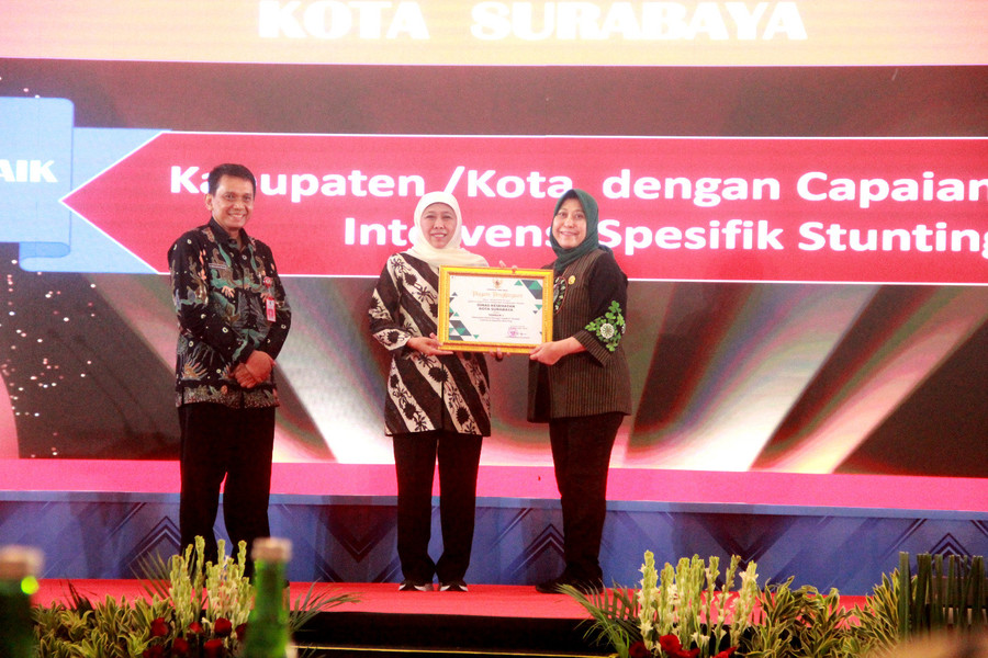 Sukses Tekan Stunting hingga Angka Kematian Ibu, Surabaya Raih Dua Penghargaan Sekaligus dari Pemprov Jatim
