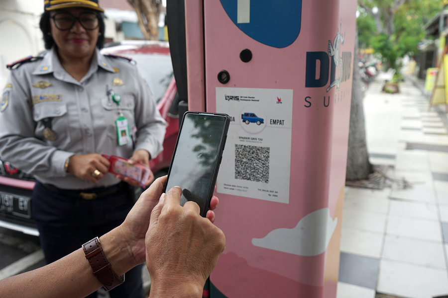 Tidak Semua Warga Siap Bayar Parkir via QRIS, Pemkot Surabaya Siapkan Skema Voucher dan Langganan