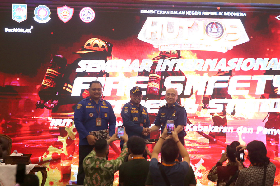 Petugas Damkar se-Indonesia Dibekali Pengetahuan Regulasi SNI Lewat Seminar International Fire Safety Codes & Standard