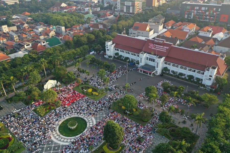 Wali Kota Eri Cahyadi Bersama Keluarga Dijadwalkan Shalat Id di Taman Surya, Khotibnya Rektor UIN Sunan Ampel Surabaya   