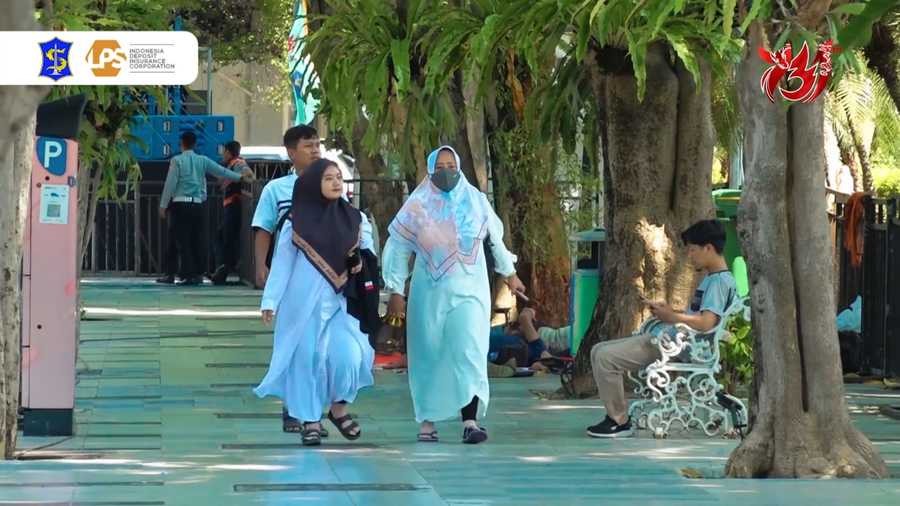 Jemaah Pengajian Gus Iqdam Mulai Padati Balai Kota Surabaya Sejak Jumat Siang