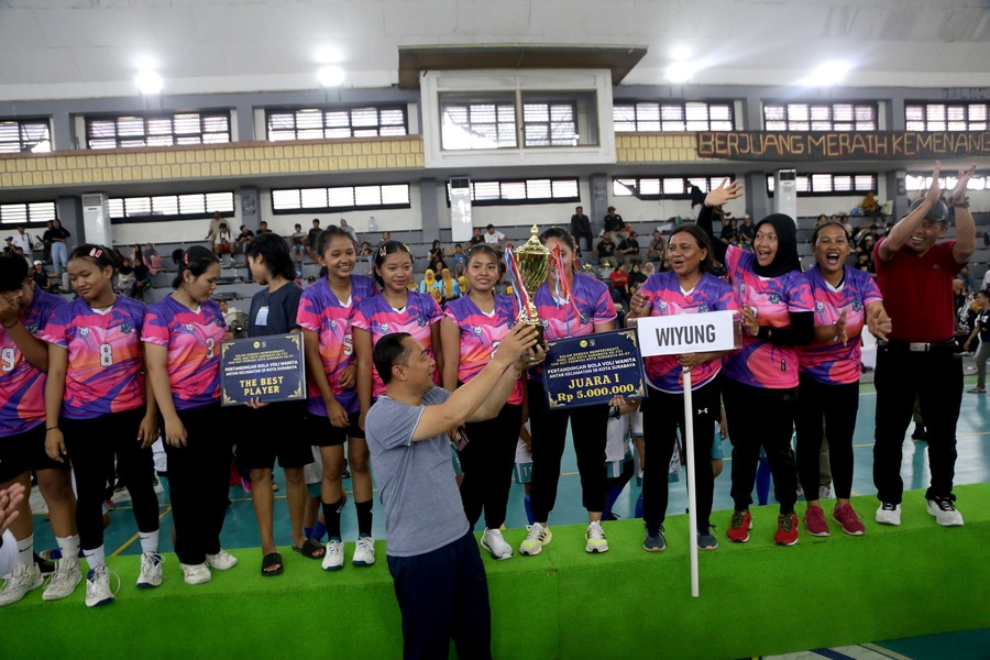 Semangat Membara Wanita Surabaya di Gelora Pancasila, Juara Futsal dan Bola Voli Terlahir!